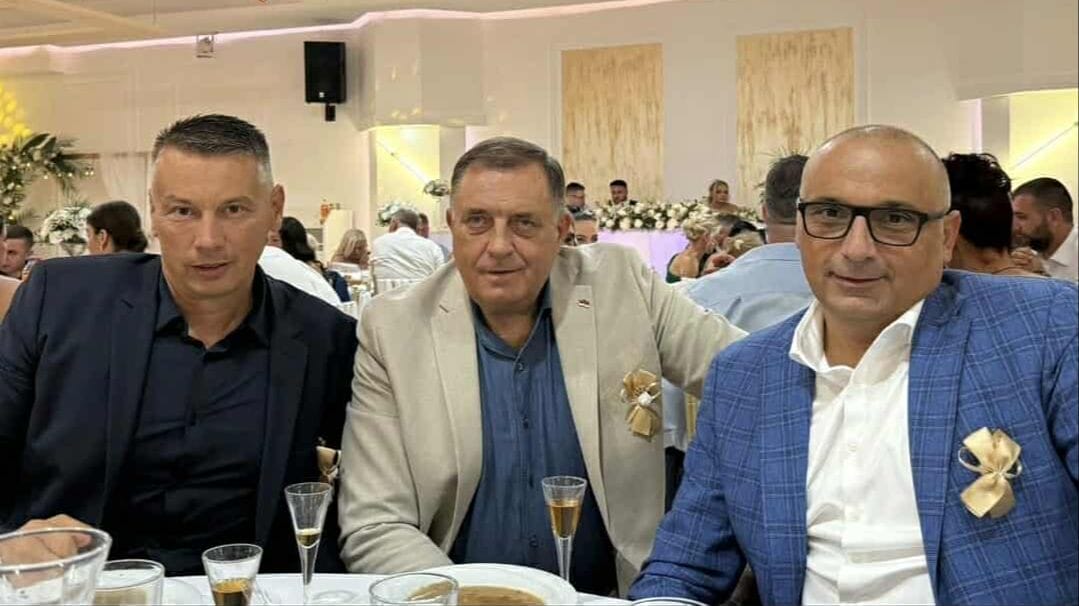 1d869a29-9b2d-4498-8c3e-5494b0fb5648