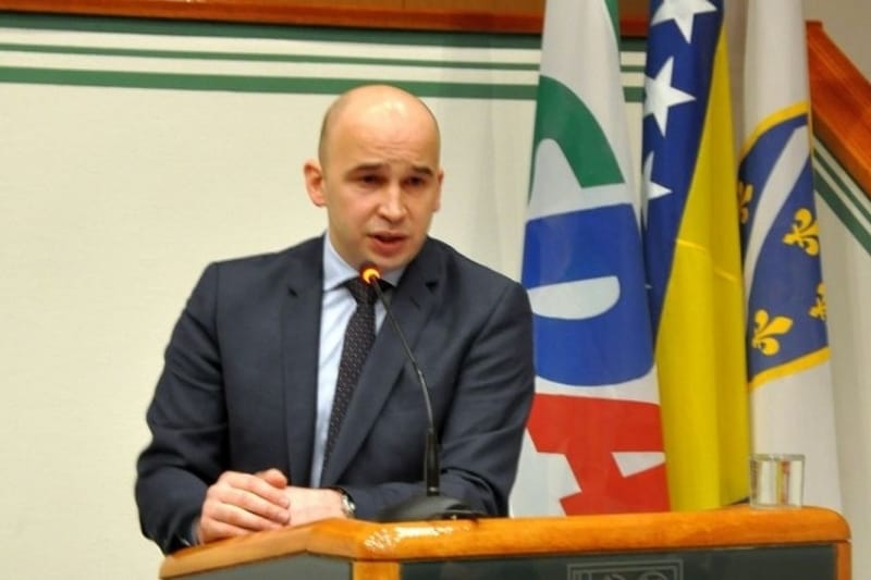 3c22eea366ed20469604bb6dfb9b972e