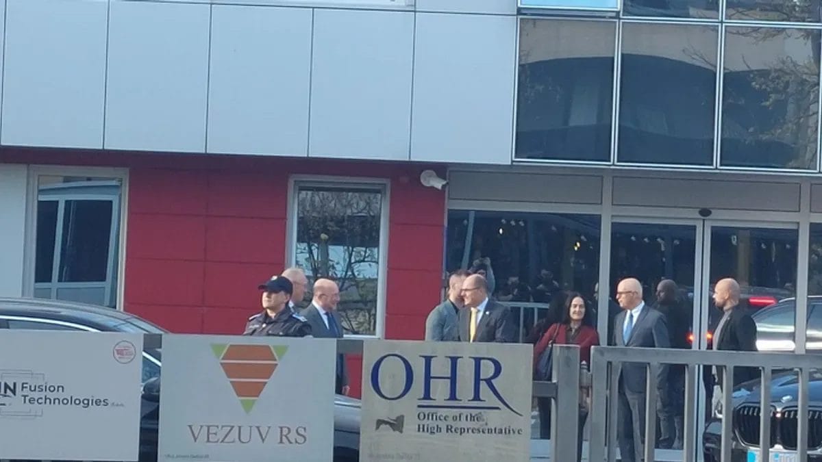 schmidt_2025-10-30-152256_xfuz